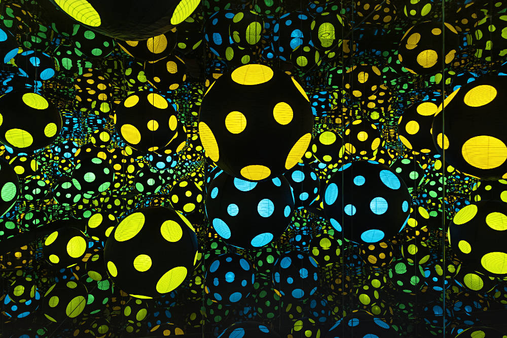 yayoi kusama the moving moment when i went to the universe at moving pics
