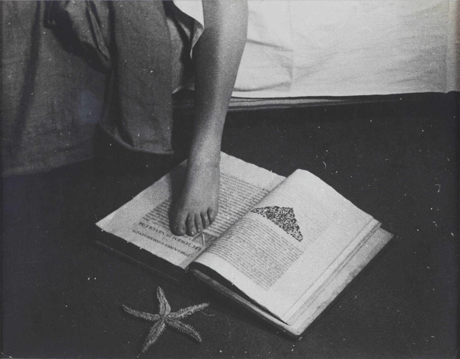 Man Ray, Film still from L’étoile de mer, 1928