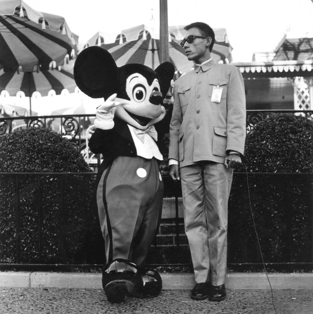 Tseng Kwong Chi, Disneyland, California, 1979