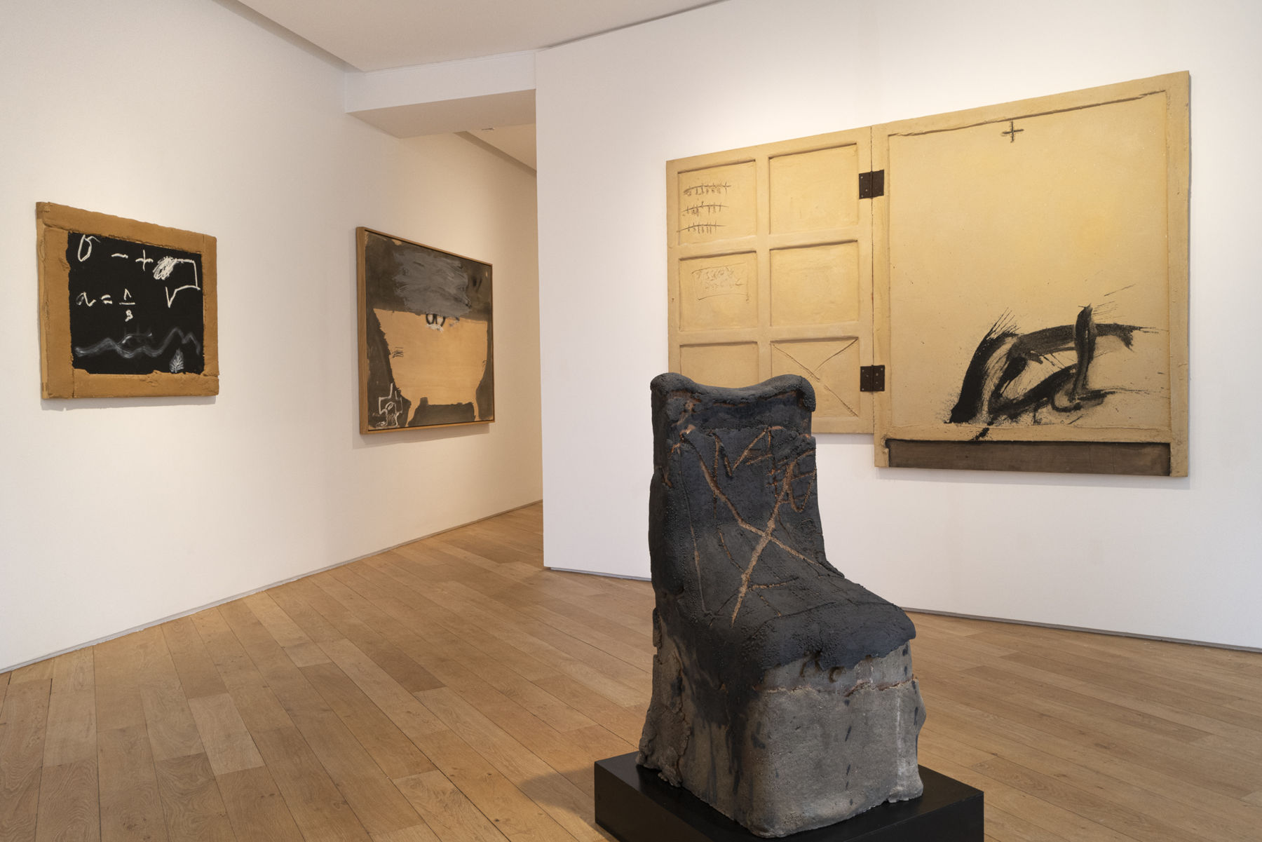 Image for Antoni Tàpies: L’objet, at Galerie Lelong Matignon
