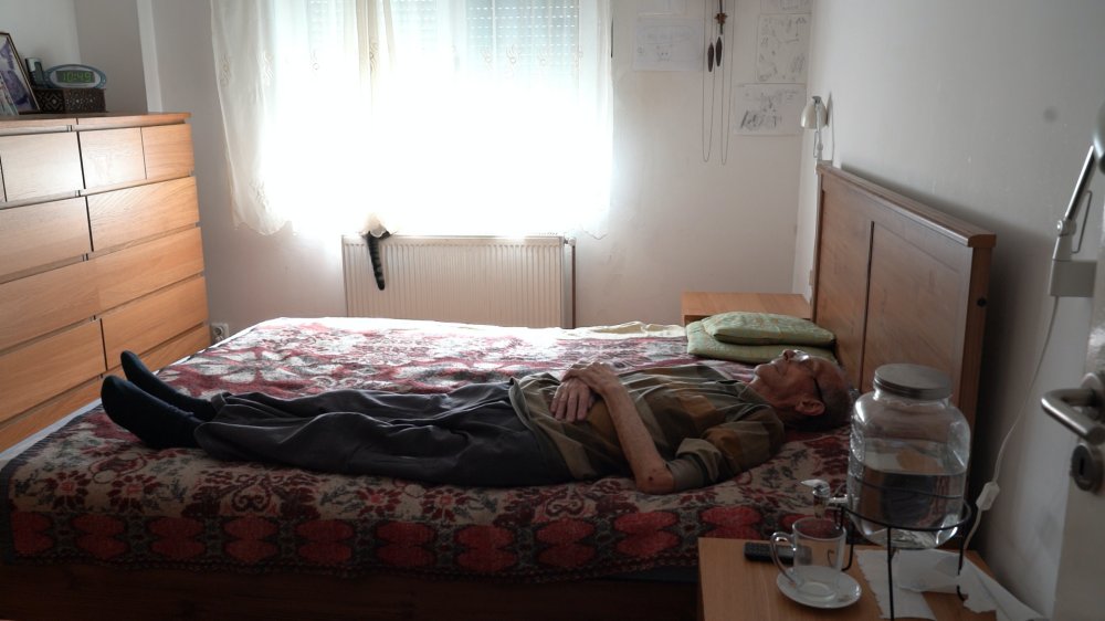 Iosif Király, Breathing-in, Breathing Out (still), 2018