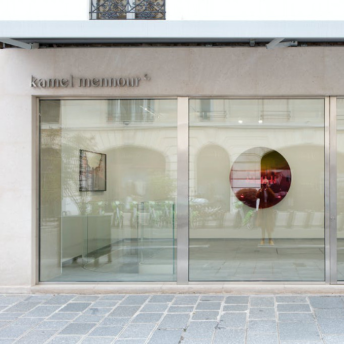 Mennour, av. Matignon, Paris  - GalleriesNow.net 