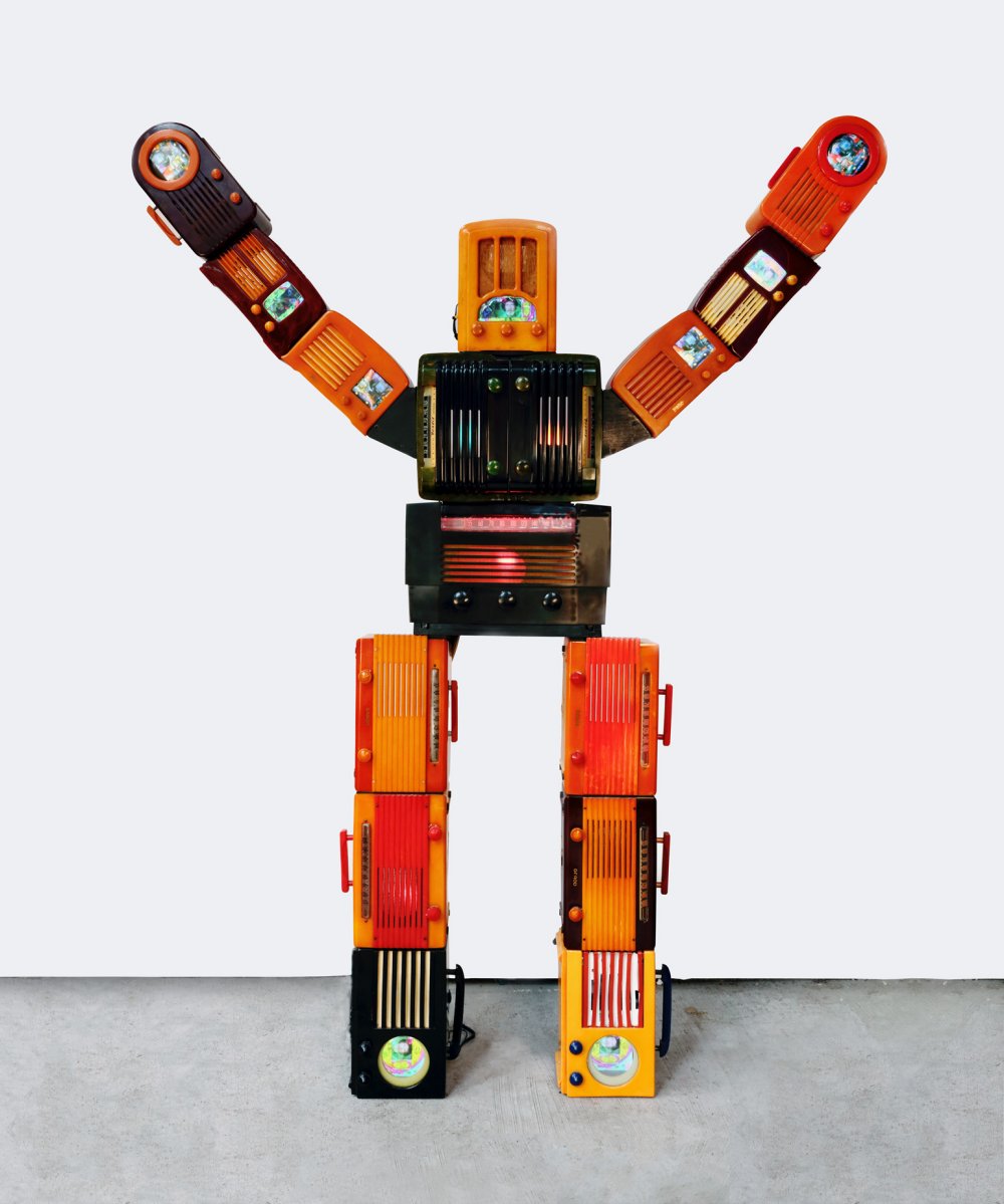 Nam June Paik, Bakelite Robot, 2002