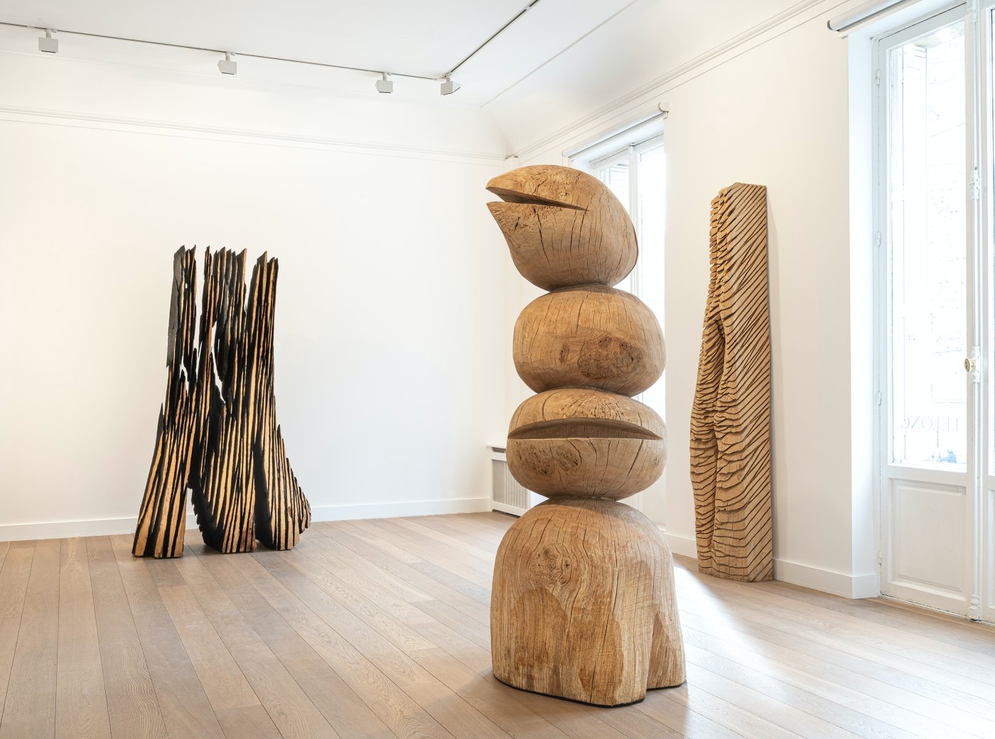 Installation image for David Nash: The Many Voices of the Trees, at Galerie Lelong & Co.