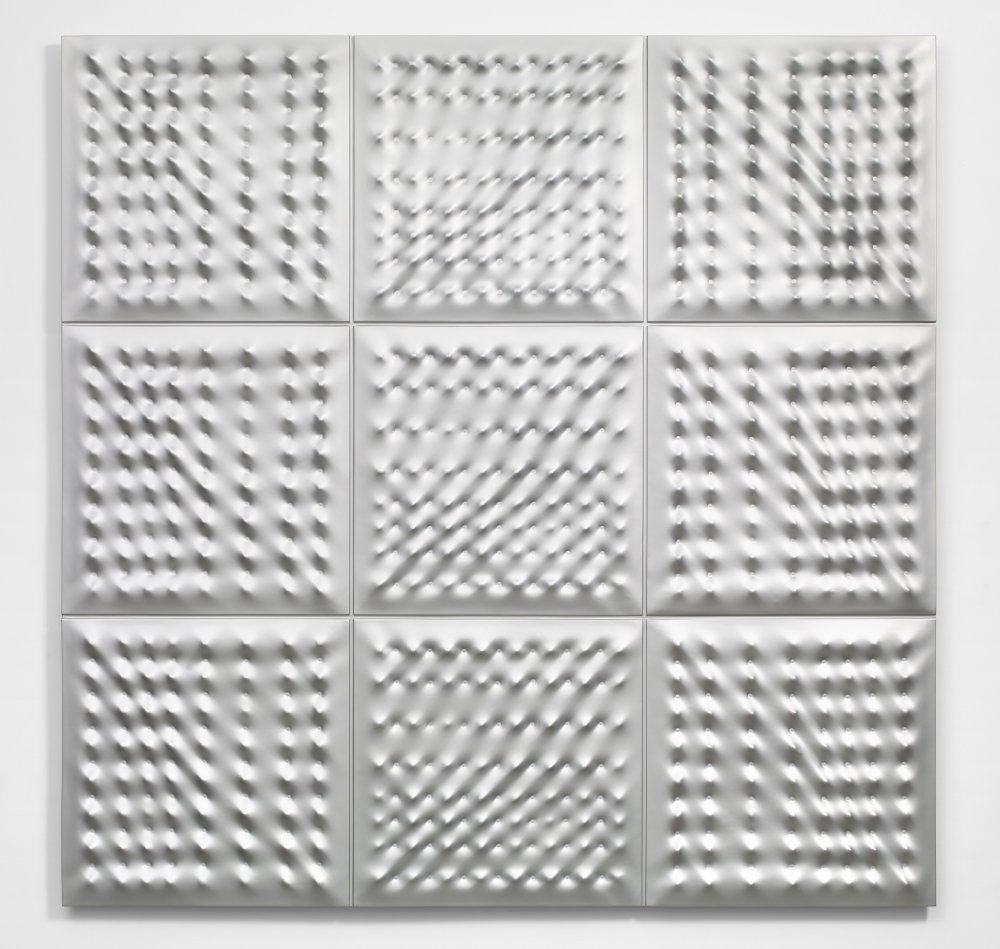 Enrico Castellani, Superficie argento, 2006