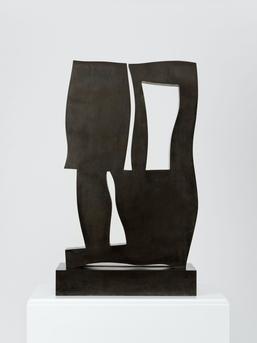 Hans Arp, Schwelle mit Pflanzenzinnen / Seuil aux créneaux végétaux (Threshold with Plant Crenellations), 1959 (cast 1984)