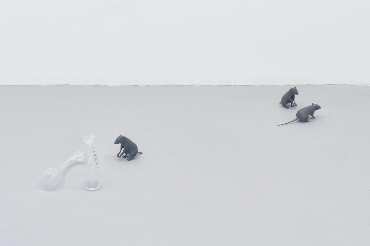 Julie Béna, Something in, 2021