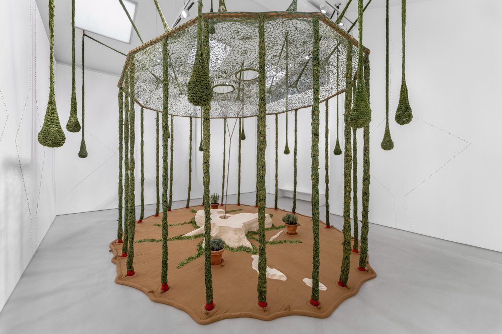 Ernesto Neto, Offrande pour une nouvelle conscience (Offering for a new conscience), 2022