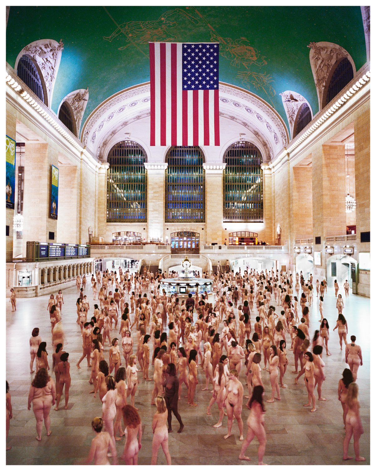 Spencer Tunick, New York 2.1 (Grand Central), 2003