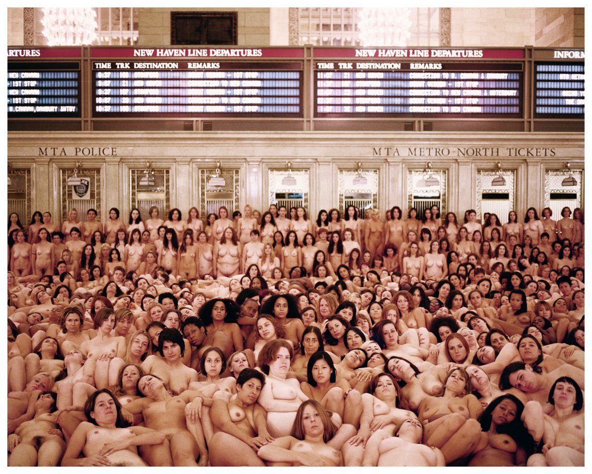Spencer Tunick, New York 4 (Grand Central), 2003