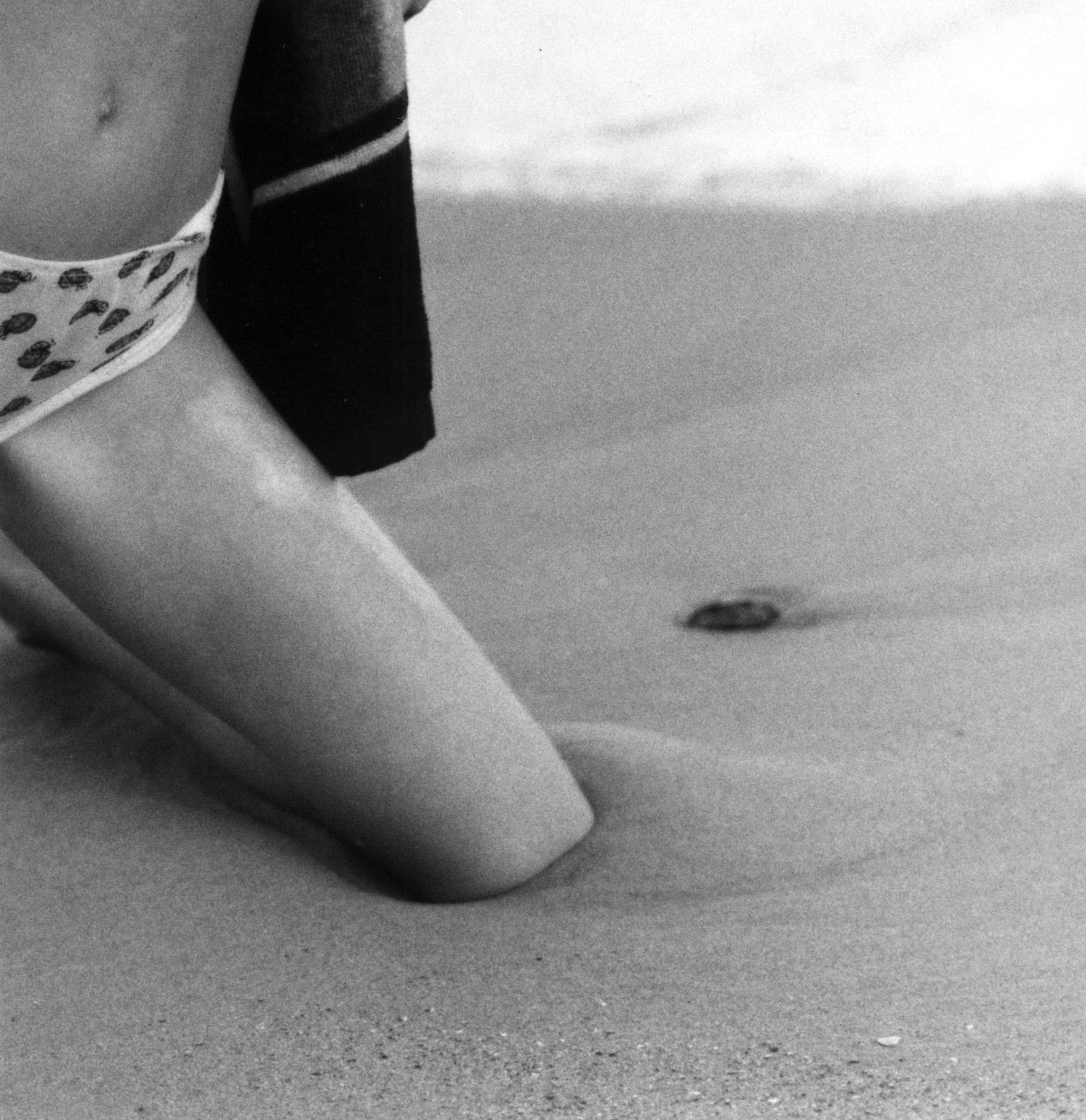 Frauke Eigen, Knie im Sand / Knee in the Sand, Ukraine, 2001