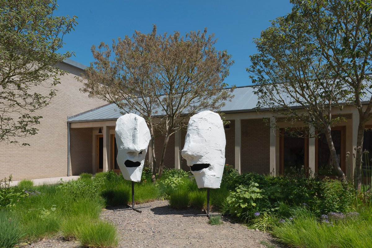 Franz West, Lemurenköpfe (Lemur heads), 1992