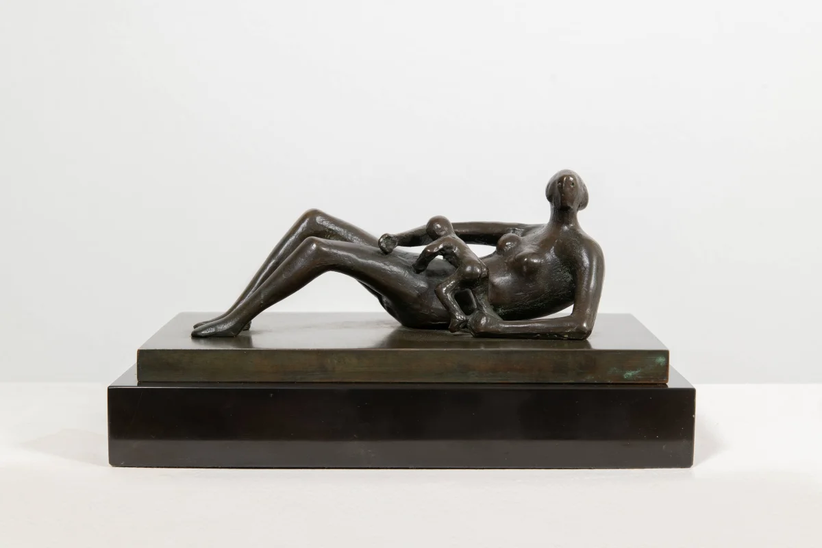 Henry Moore, Reclining Mother and Child I, 1979