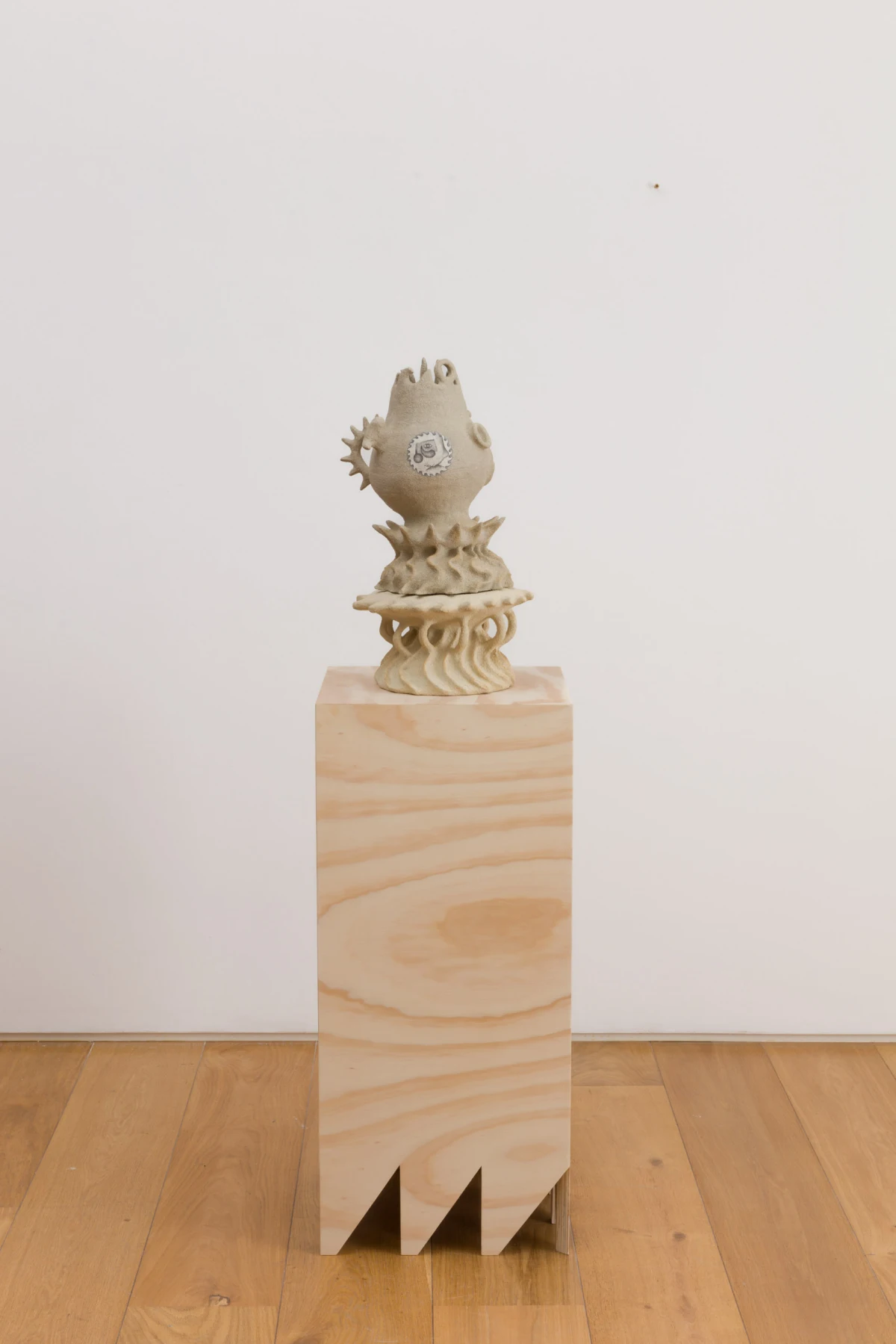 Ayla Tavares, wall, legs and a wild boar, 2024