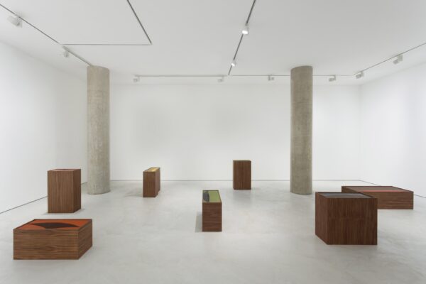 Magdalena Skupinska: soft crossing @Maximillian William, London  - GalleriesNow.net 