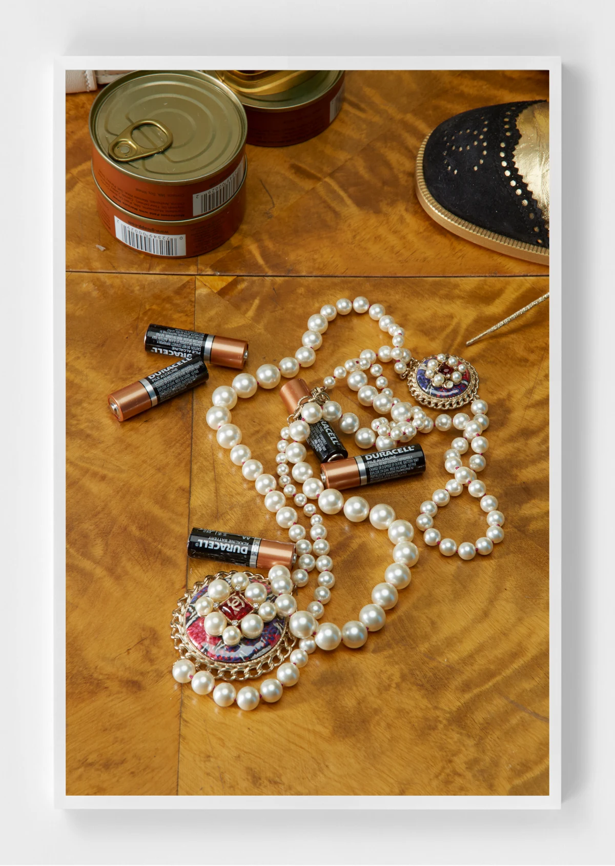 Roe Ethridge, Chanel Pearl Necklace with Batteries, 2015