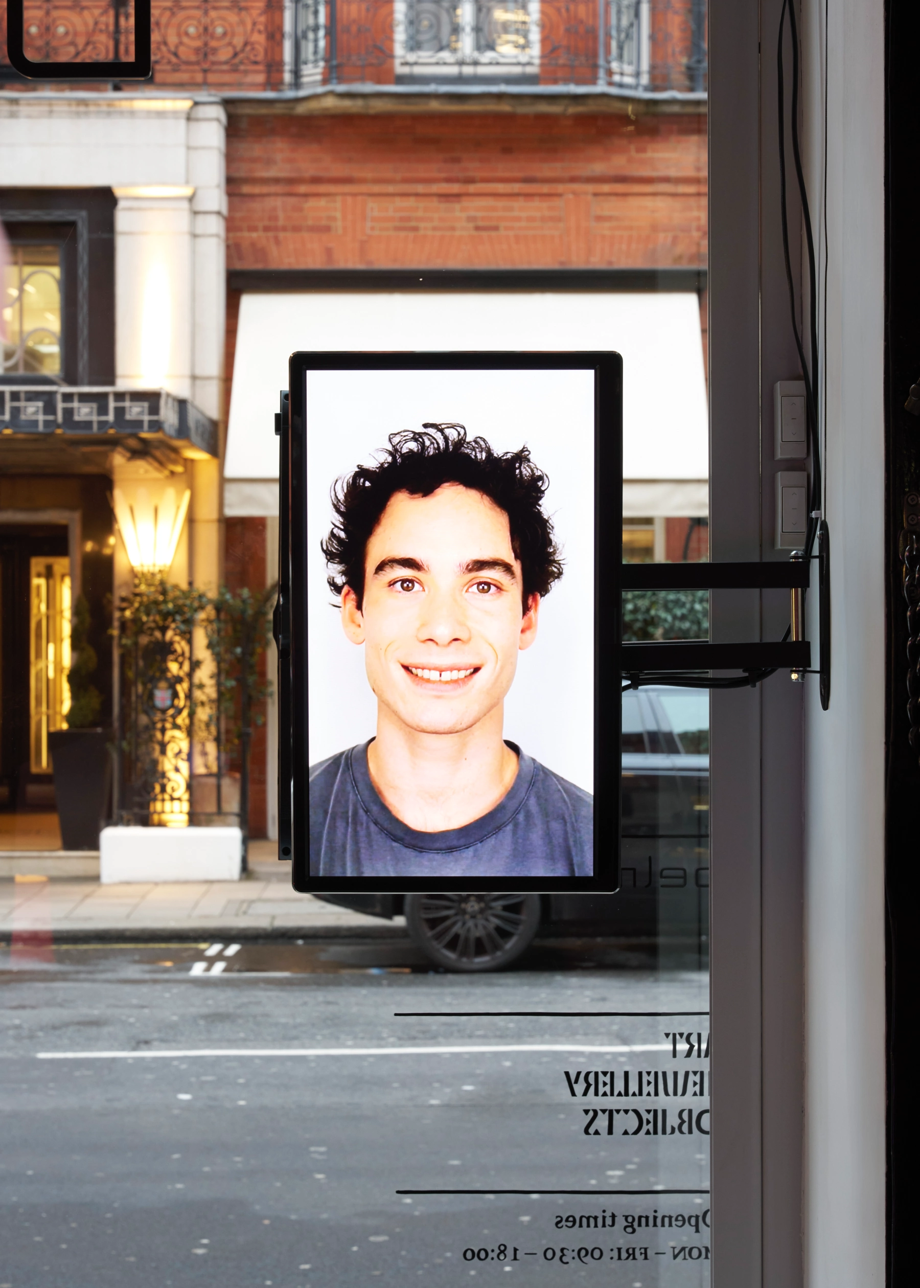 Florian Genzken, Hold That Pose (Jackson), 2025