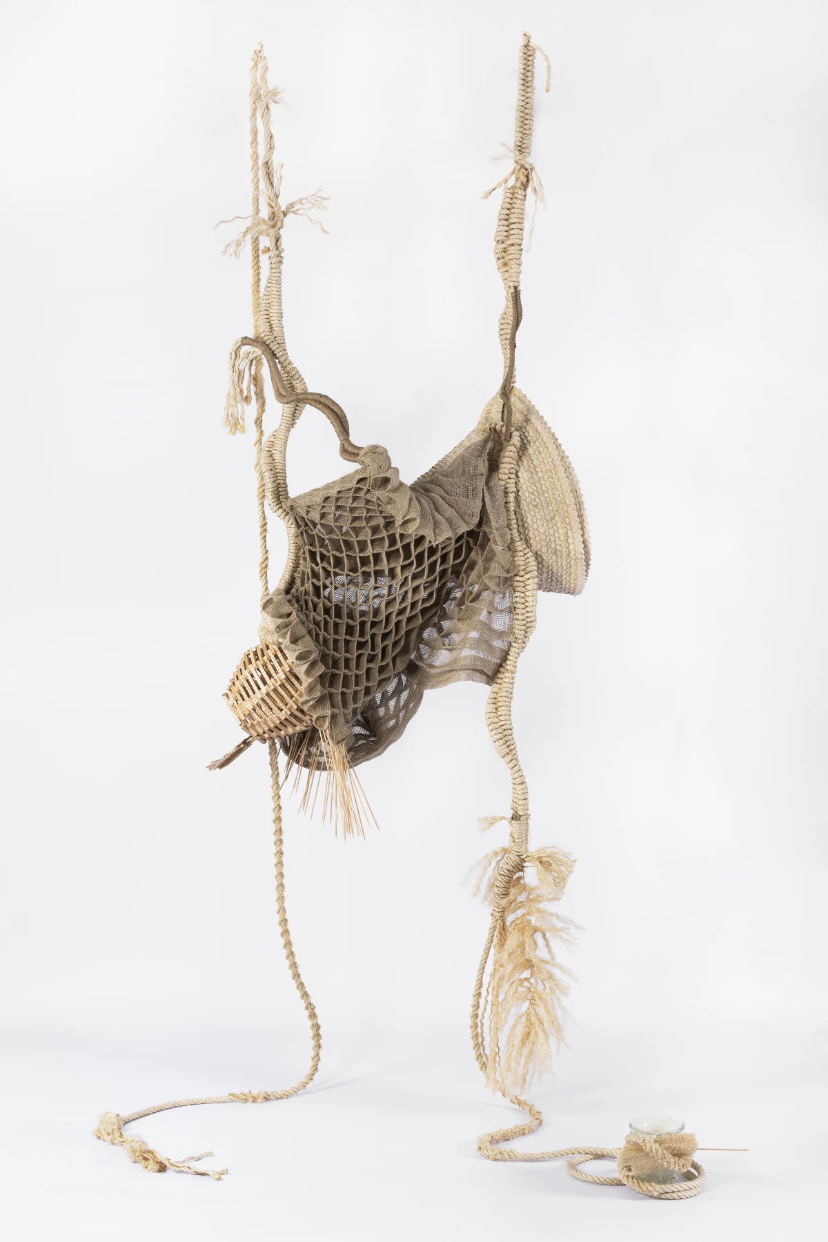 Laura Lima, Ninho Comunal (Favo), 2025