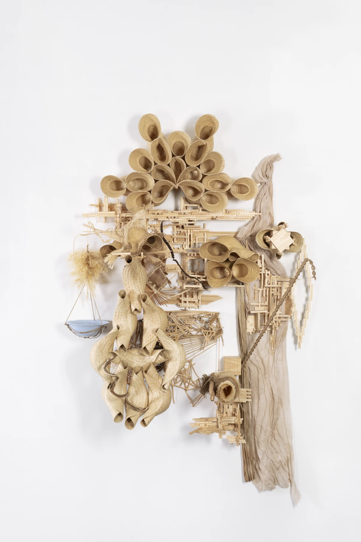 Laura Lima, Ninho Comunal (Pavão), 2025