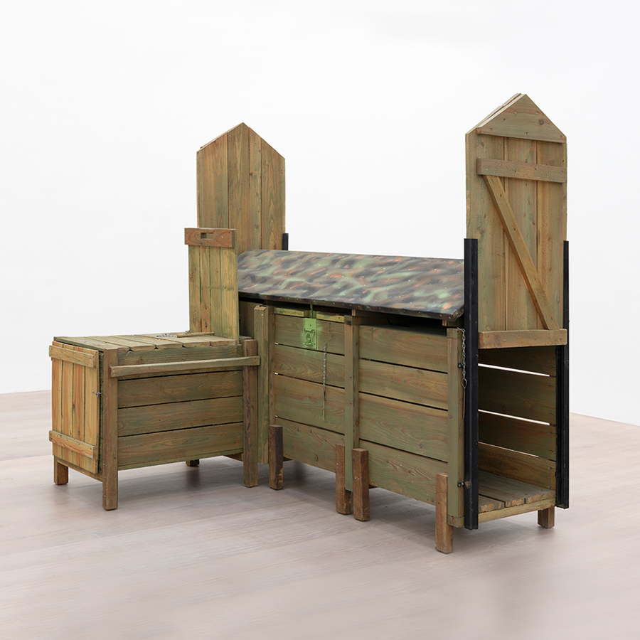 Andreas Slominski, Mehrzweckfalle mit Abfangkasten, 1995