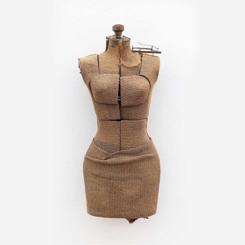 Andreas Slominski, Torso mit Vogelfalle, 2026