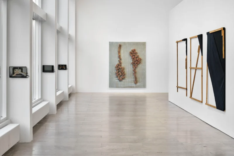 Installation shot from Georg Herold f., @ Capitain Petzel