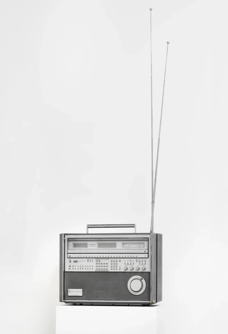Isa Genzken, Weltempfänger (multi-band radio receiver), 1982