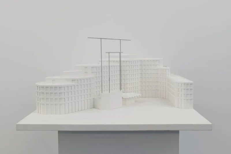 Isa Genzken, Reck (Exercise Bar), 1989