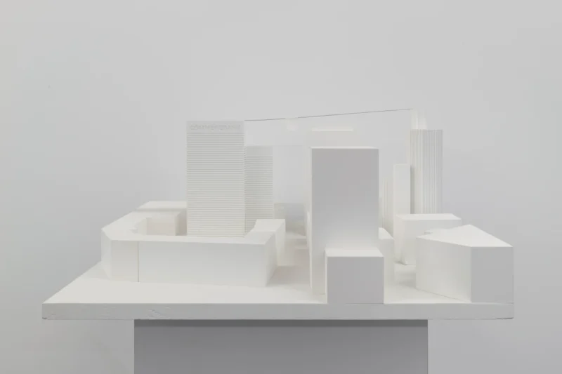 Isa Genzken, Wäscheleine für Frankfurt (Washing Line for Frankfurt), 1991