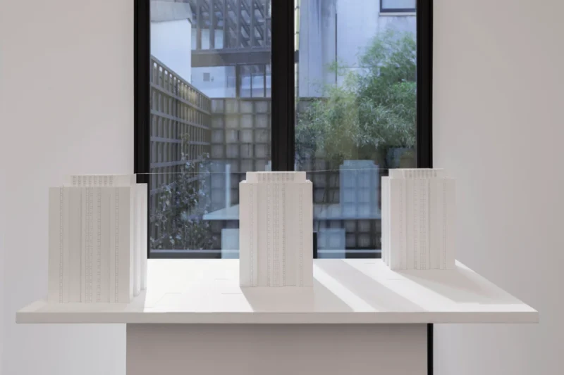 Isa Genzken, Two Lines, 1991