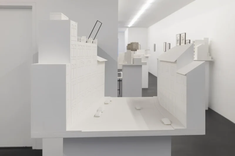 Isa Genzken, Camera, 1990