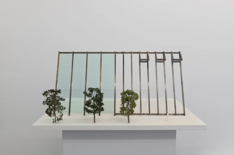 Isa Genzken, Atelierfenster (Studio Window), 1999