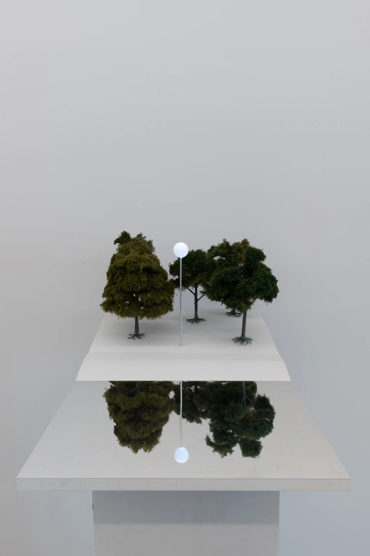 Isa Genzken, Vollmond (Fullmoon), 1997