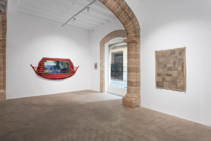 Installation shot from Tirar del Hilo, @ Baró Galeria