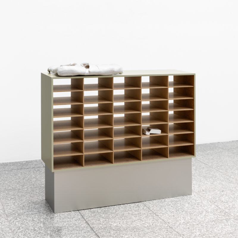 Installation shot from Hauck Plümpe: Organisation von Pause, @ Galerie Bärbel Grässlin