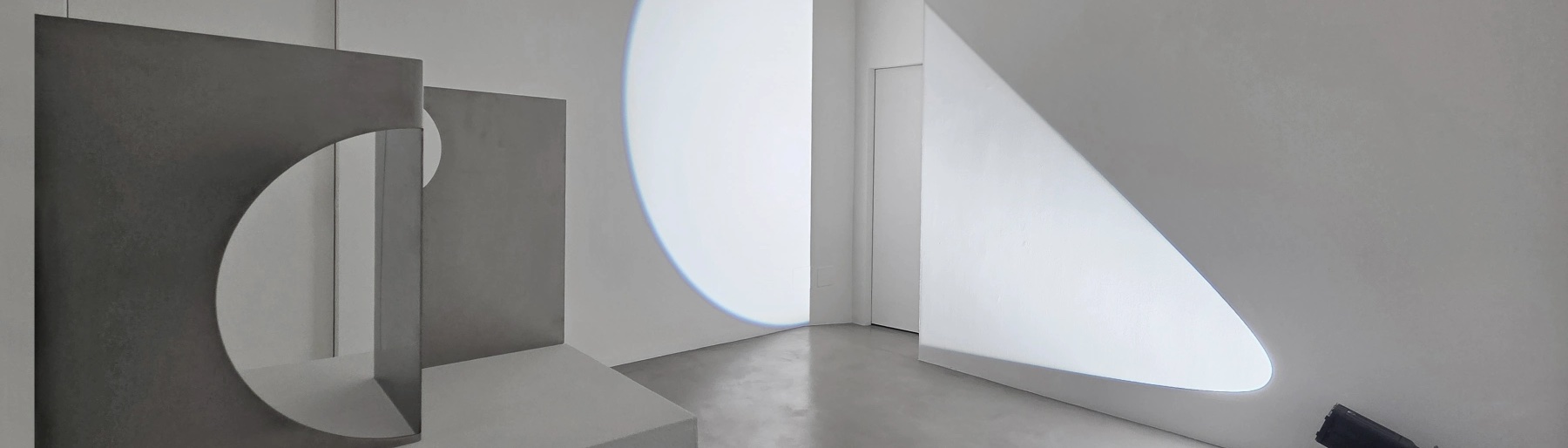 Image for our show of the day, Michel Verjux: Tout ou partie, at A arte Invernizzi