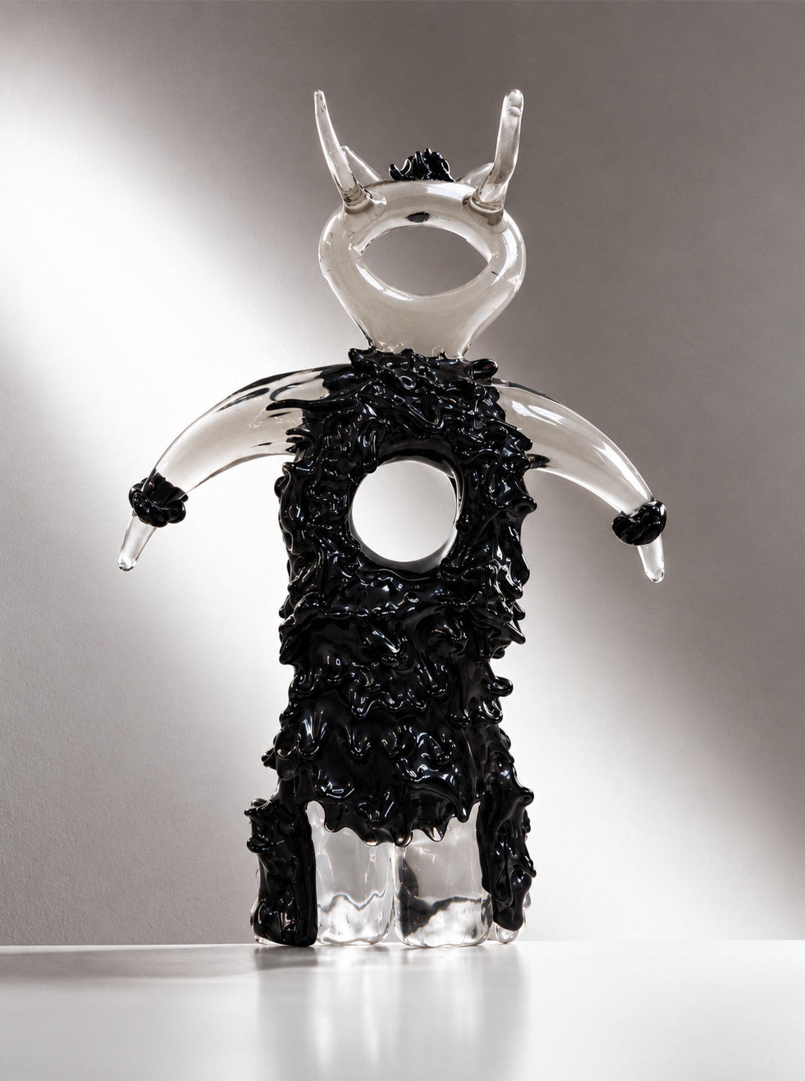 Marya Kazoun, Cyclops (black), 2021