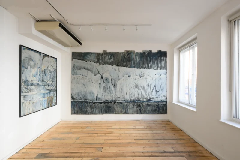 Installation shot from Hugo Winder-Lind: 140 Knights in Silver Armour, @ Robbie von Kampen